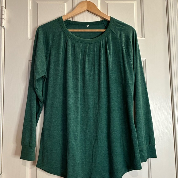 Tops - Green Long Sleeve Women's Top